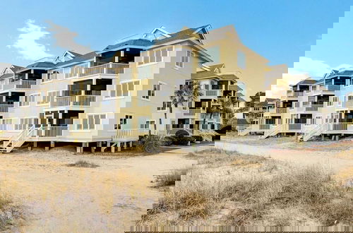 Photo 15 - 204 B Port O Call by Avantstay Beachfront Condo!