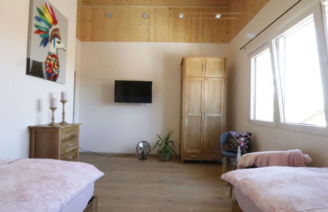 Welcoming Apartment Near Lake - Photo 6