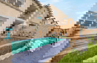 Photo 2 - Sunburst by Avantstay Lakefront + Mountain Views
