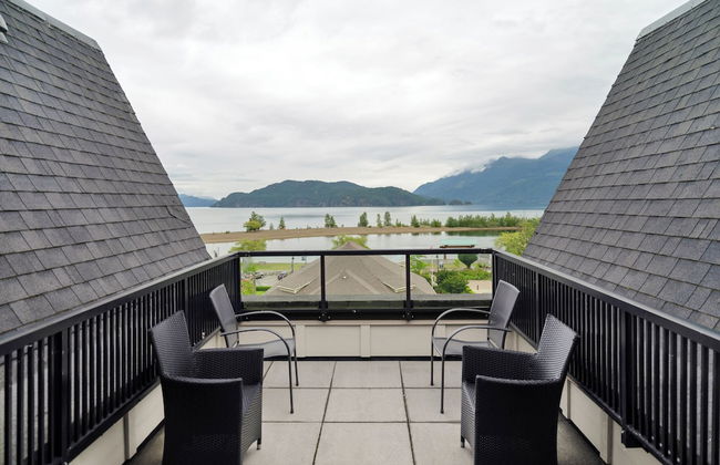 Elevated Escapes 2BR Suite Overlooking Lake - Foto 34