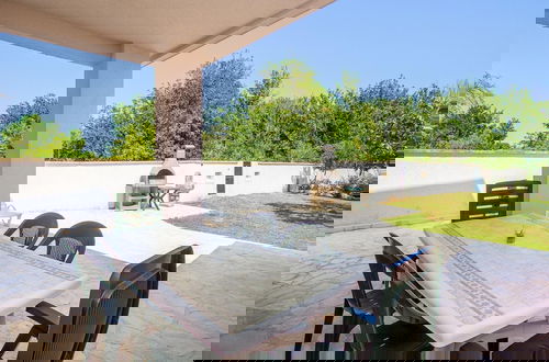 Foto 14 - Spacious Apartment With Covered Terrace
