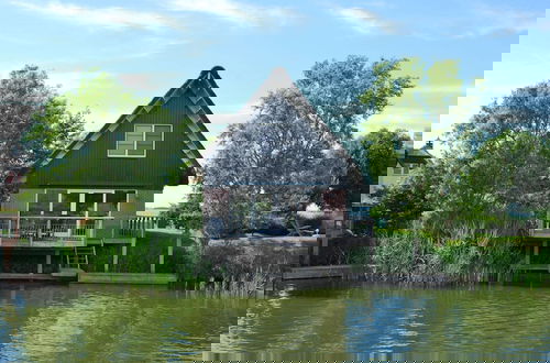 Foto 16 - Villa on the Water With Sauna in Friesland