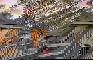 Photo 2 - Conch Cottage by Avantstay Walk to Beach, Deck, Fireplace, Outdoor Dining