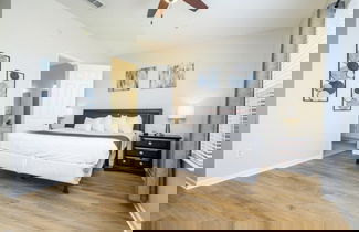 Foto 3 - Penthouse Vacation Condo, Near the Parks - 2014