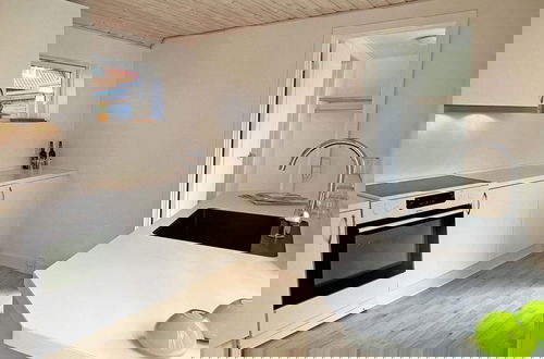 Foto 4 - 5 Person Holiday Home in Allinge