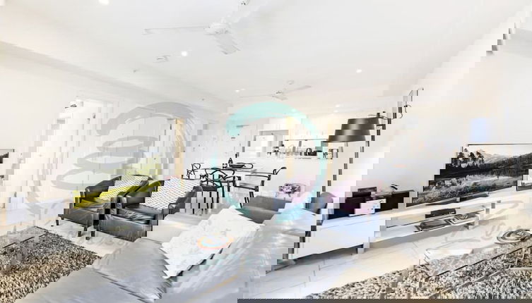 Foto 1 - Beachfront Haven Sea View Pool Outdoor Dining