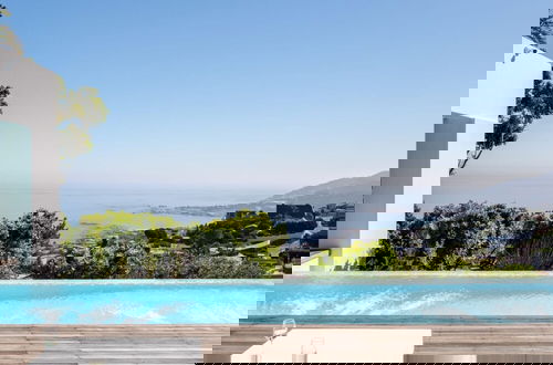 Foto 27 - Exceptionally Unique Magnum Villa w Sea Views