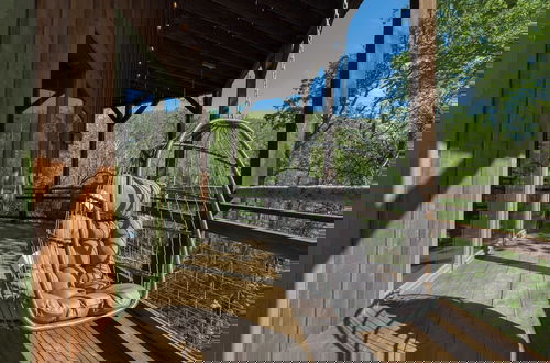 Foto 52 - Birch Lodge by Avantstay Indoor Pool, Theater, Game Room & Stunning Views!