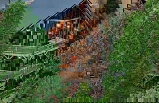Foto 2 - Birch Lodge by Avantstay Indoor Pool, Theater, Game Room & Stunning Views!
