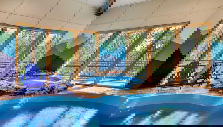 Foto 1 - Birch Lodge by Avantstay Indoor Pool, Theater, Game Room & Stunning Views!