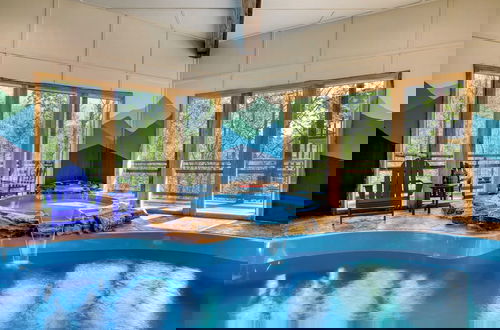 Foto 1 - Birch Lodge by Avantstay Indoor Pool, Theater, Game Room & Stunning Views!