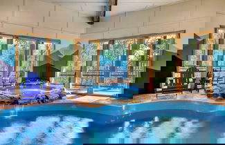 Foto 1 - Birch Lodge by Avantstay Indoor Pool, Theater, Game Room & Stunning Views!