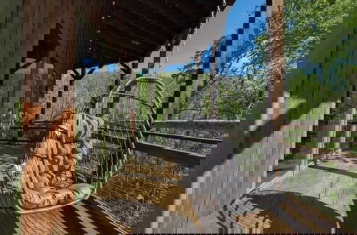 Foto 57 - Birch Lodge by Avantstay Indoor Pool, Theater, Game Room & Stunning Views!