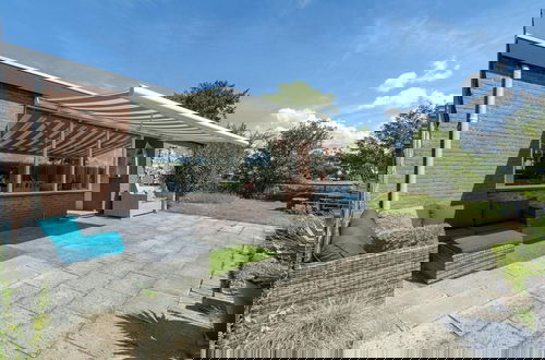 Foto 20 - Attractive Holiday Home With Garden