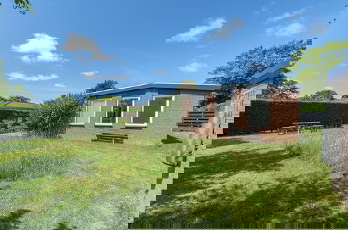 Foto 17 - Attractive Holiday Home With Garden