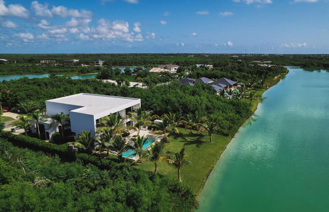 New Lake Front Villa in Golf and Beach Resort - Foto 40