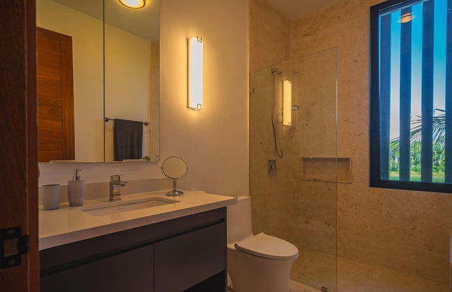 New Lake Front Villa in Golf and Beach Resort - Foto 27