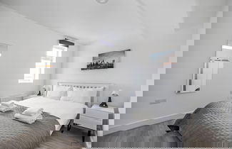 Foto 1 - Modern Semi-Studio Flat in London