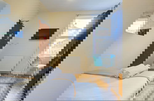 Photo 2 - Single Ensuite in SW2 Close to Central London