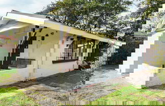 Foto 1 - Beachside Holiday Home With Patio