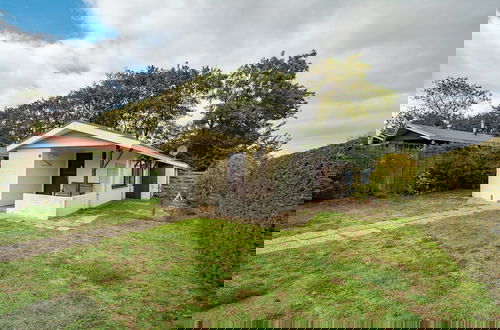 Foto 9 - Beachside Holiday Home With Patio