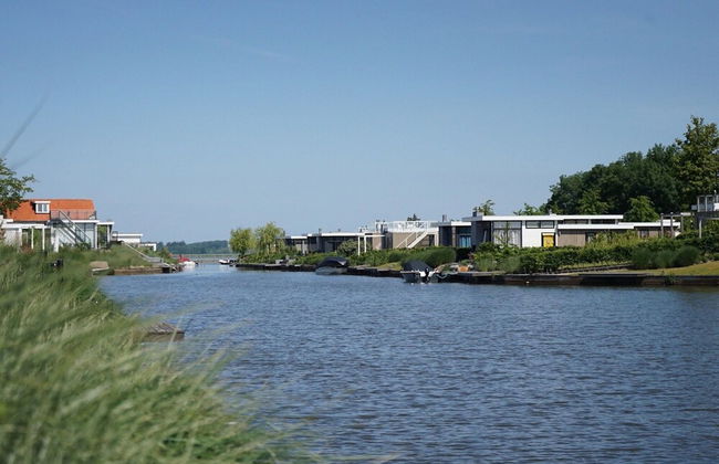 Veluwemeer Chalet With Microwave - Photo 36