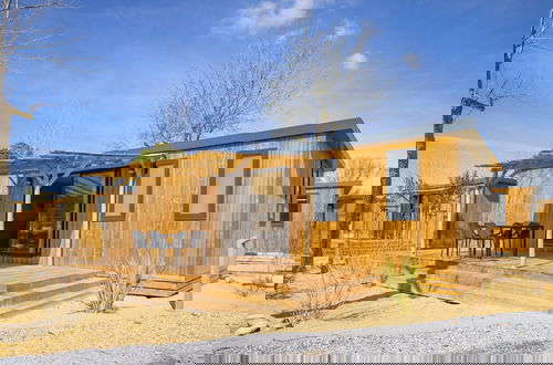Foto 1 - Modern Chalet With air Conditioning, in a Holiday Park, at 1.5 km From the Beach