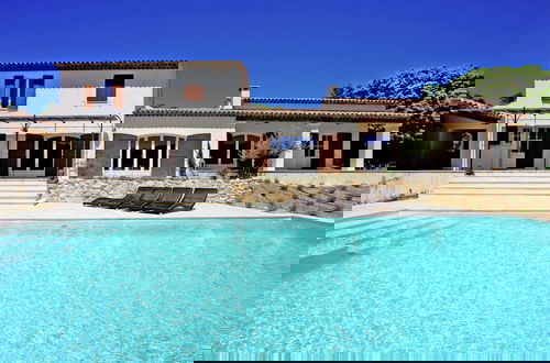 Foto 25 - Luxury Villa in Provence With a Private Pool
