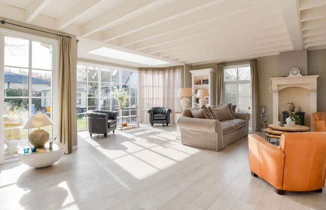 Great Holiday Home at the Efteling with Heated Swimming Pool & Hot Tub - Photo 2