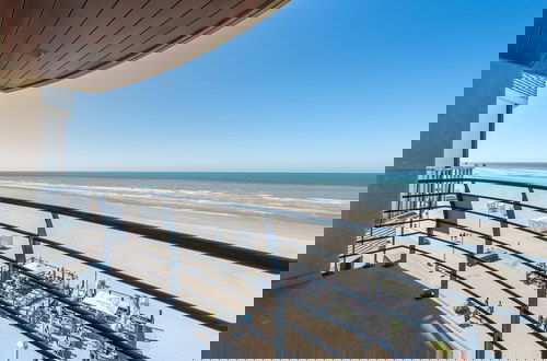 Photo 15 - Apartment on Zeedijk With Stunning Sea View