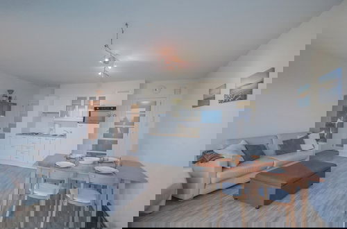Foto 1 - Restful Apartment With Balcony, sea Views