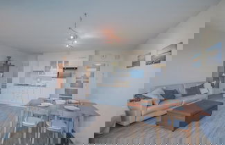 Foto 1 - Restful Apartment With Balcony, sea Views