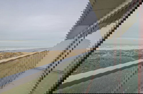 Foto 11 - Restful Apartment With Balcony, sea Views