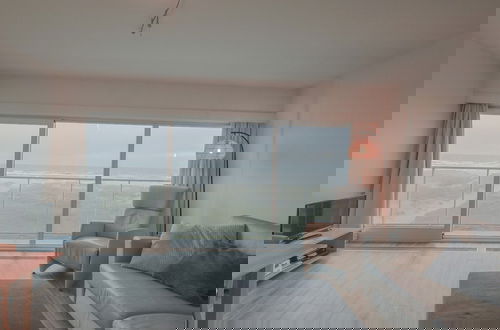 Foto 5 - Restful Apartment With Balcony, sea Views