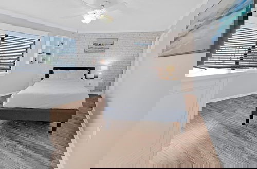 Foto 2 - Crystal Village II, Unit 19B