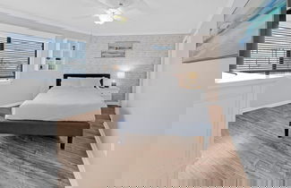 Foto 2 - Crystal Village II, Unit 19B