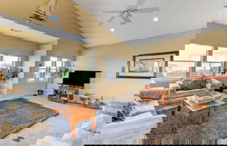 Foto 1 - Spacious Home with Private Balcony and Ocean View by RedAwning