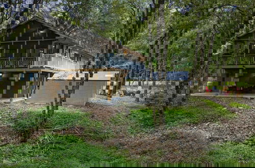 Foto 40 - Frolic on Fern by Avantstay Enclosed Deck w/ Forest Views, Bar