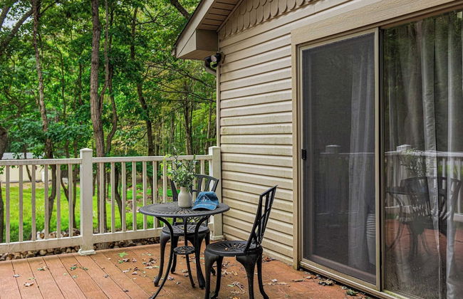 Frolic on Fern by Avantstay Enclosed Deck w/ Forest Views, Bar - Foto 35