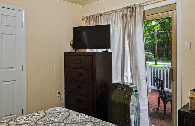 Frolic on Fern by Avantstay Enclosed Deck w/ Forest Views, Bar - Foto 16