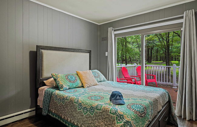 Frolic on Fern by Avantstay Enclosed Deck w/ Forest Views, Bar - Foto 11