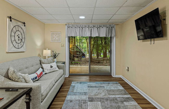 Frolic on Fern by Avantstay Enclosed Deck w/ Forest Views, Bar - Foto 26
