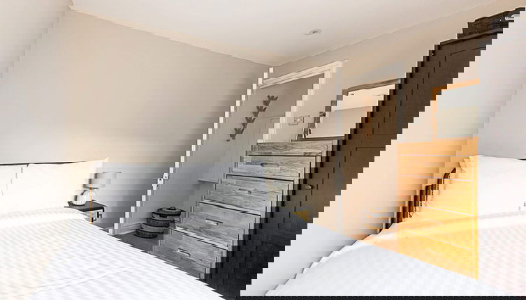 Foto 1 - Modern Top-floor Victorian Charm in Kensington
