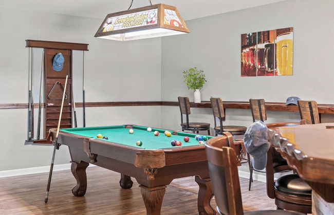 Tavern at the Woods by Avantstay Lakefront Views, Hot Tub, Firepit, Game Room - Foto 20
