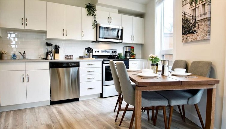 Photo 1 - Gorgeous Modern 2BD Condo Heart of Wpg Location