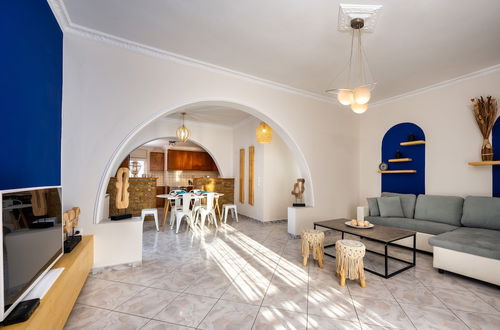 Foto 11 - Modern 2 bed Apartment in Downtown of Fira