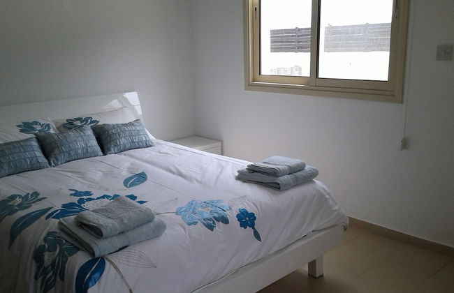 Idyllic 3 Bed Villa With Stunning Views - Photo 3
