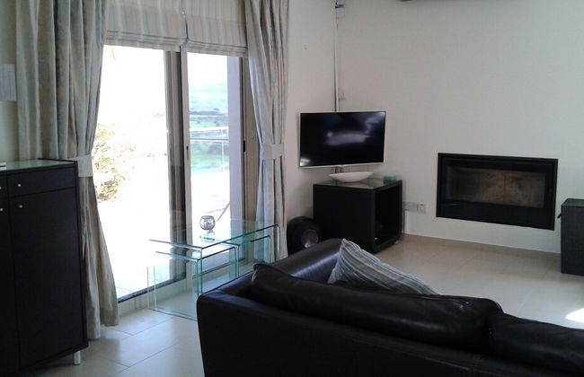 Idyllic 3 Bed Villa With Stunning Views - Photo 8