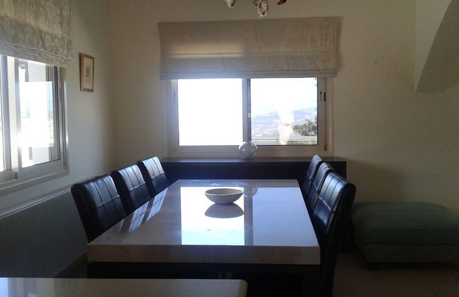 Idyllic 3 Bed Villa With Stunning Views - Photo 11