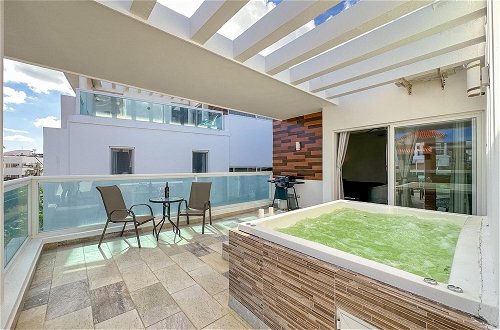 Foto 69 - Incredible 3 BR Penthouse w BBQ Jacuzzi